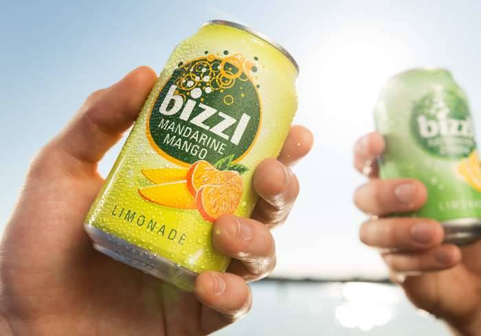 bizzl Produkte bizzl Dose in einer Hand